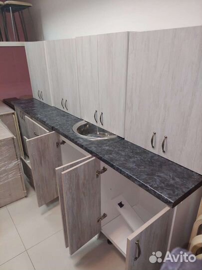 Кухонный гарнитур 2,4м