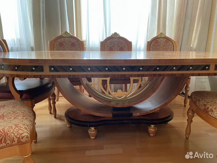 Кухонный стол и стулья из массива