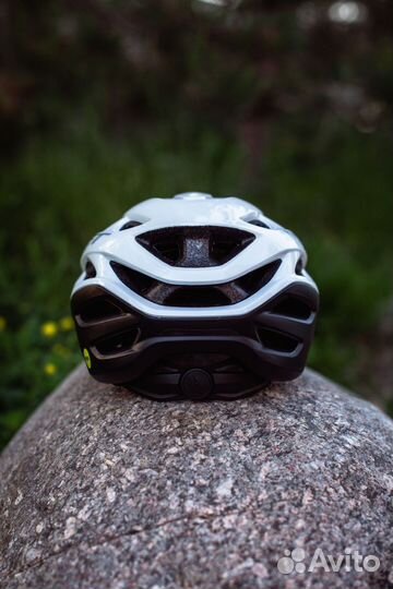 Шлем велосипедный Met Estro mips White Holographic