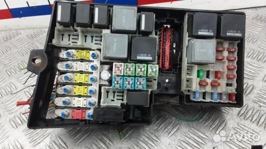 Блок предохранителей ford kuga 1 (MUK08M101)