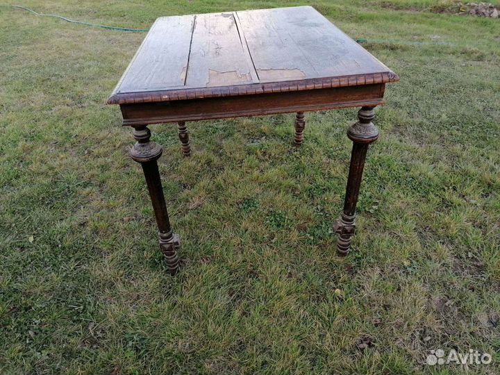 Старинный письменный стол