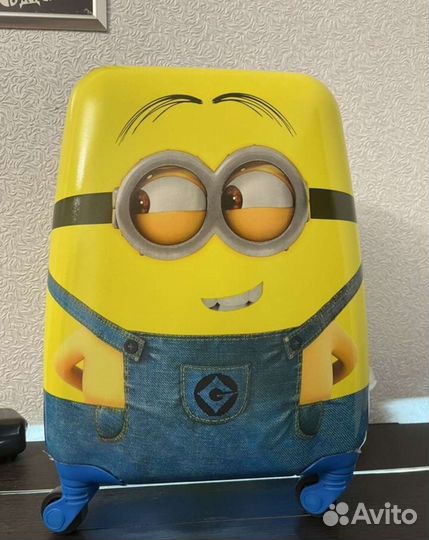 Детский чемодан на колесиках