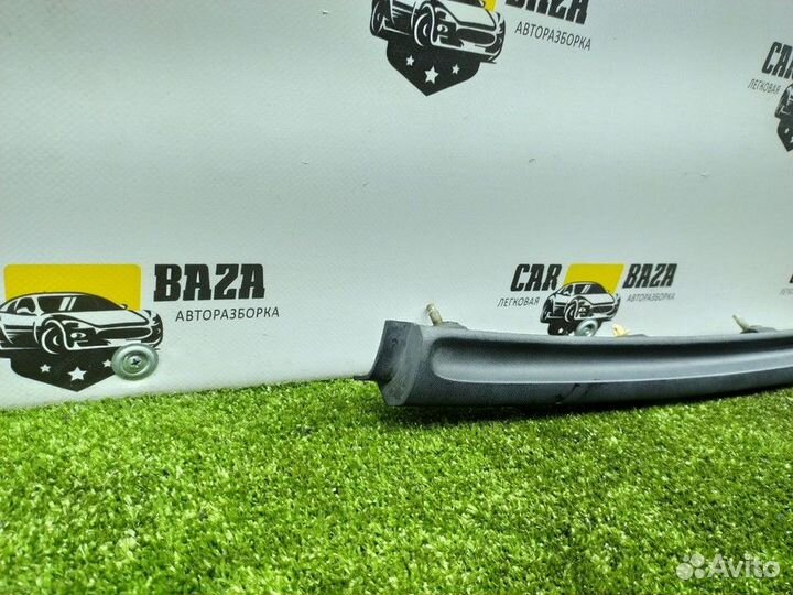 Накладка (молдинг) крышки багажника Renault7700845257