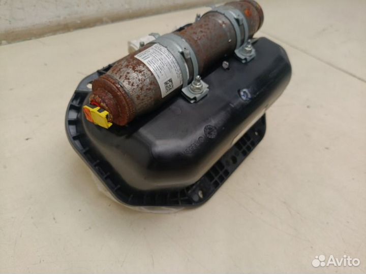 Подушка безопасности пассажирская (в торпедо)