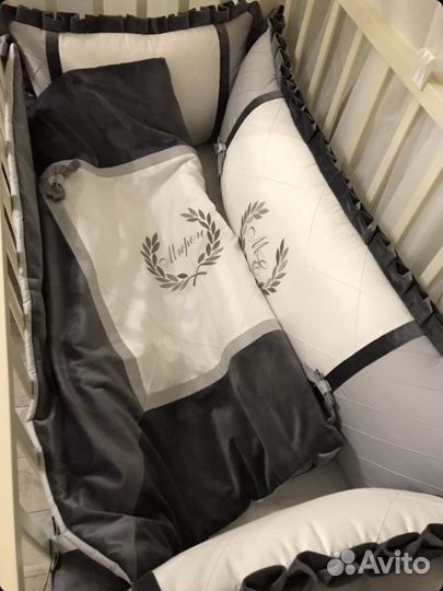 Бортики и одеяло с комплектом постельного белья