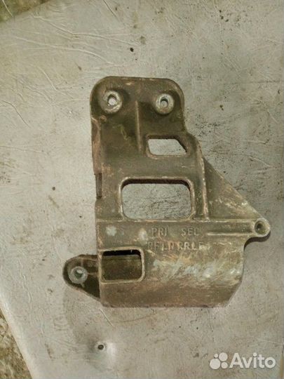 Кронштейн Dodge Caravan grand 3.3 1997