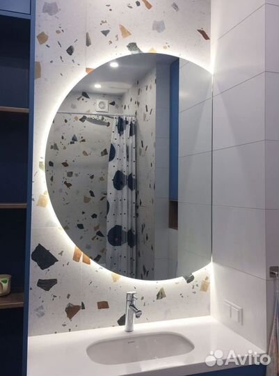 Белое зеркало с подсветкой