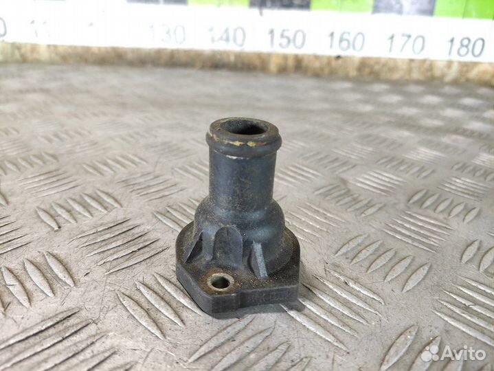 Фланец системы охлаждения Volkswagen Passat b3 b3