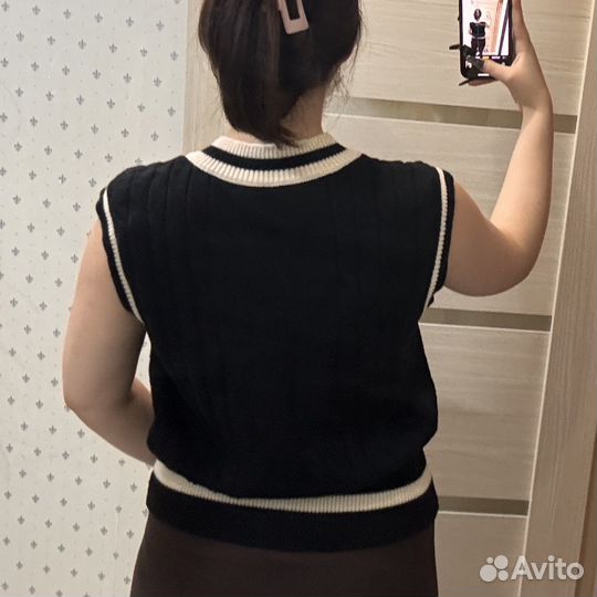 Жилетка женская вязаная