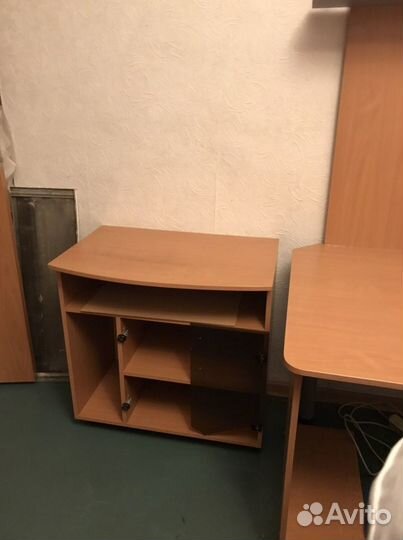 Компьютерный стол и стенка