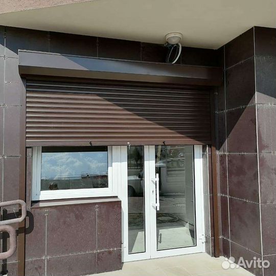 Дверь алюминиевая