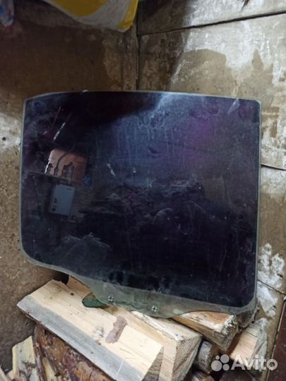 Стекло боковое заднее Правое митсубиси галант 8