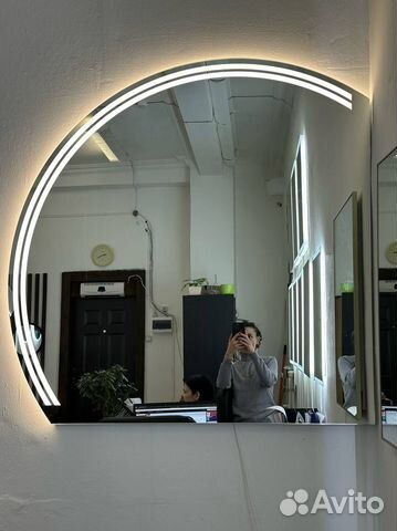 Зеркало с фронтальной подсветкой усеченный круг
