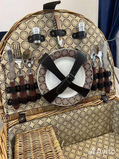 Корзина для пикника с посудой