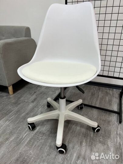 Стул кресло на колесиках