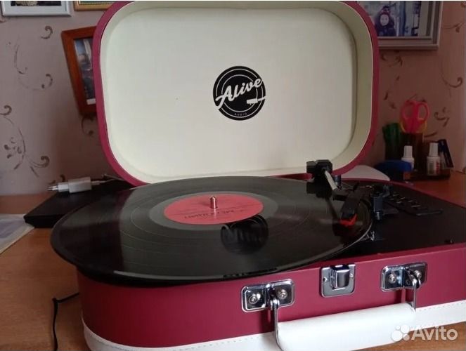 Виниловый проигрыватель Alive Audio Vintage Strawb