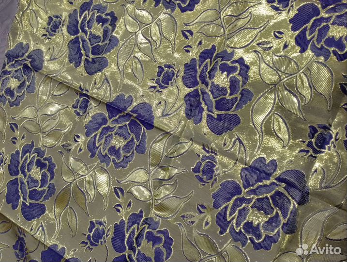 Отрез ткани парча