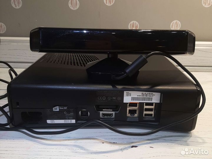 Xbox 360 с 2 джойстиками и играми