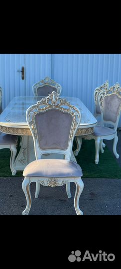 Стол и стулья