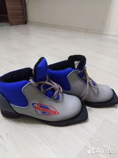 Лыжные ботинки