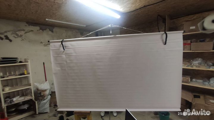 Экран для проектора на штативе 250*150см