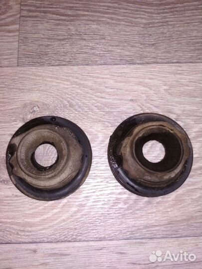 Подкладки верхних задних пружин на Фольксваген пол