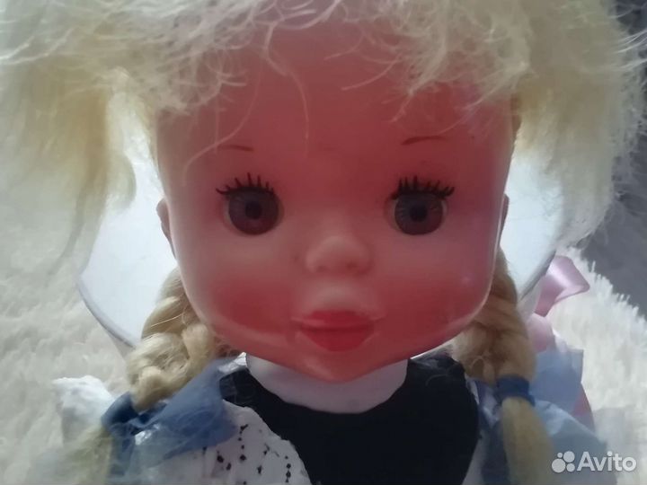 Кукла-первоклассница с закрывающимися глазками