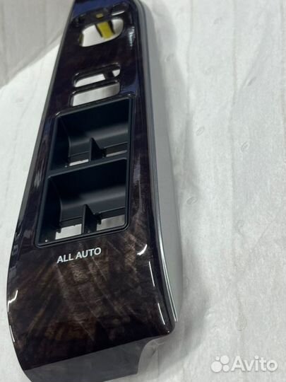 Накладка блока управления стеклоподъемником Toyota