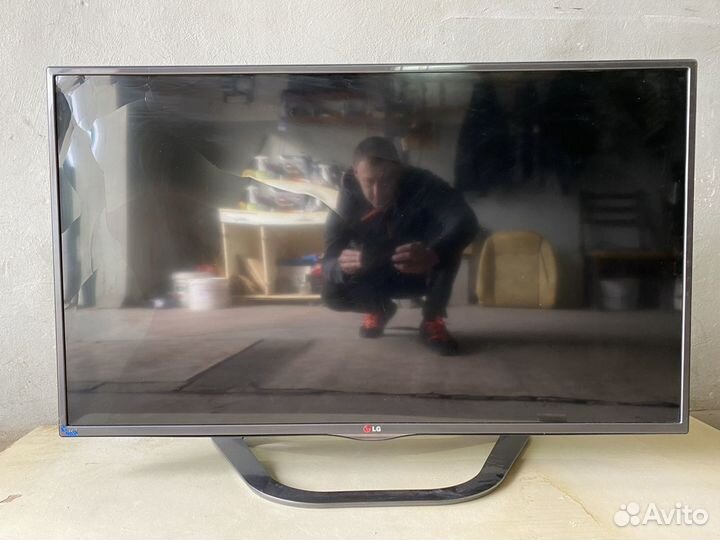 Телевизор LG 42, Smart-TV, Wi-Fi