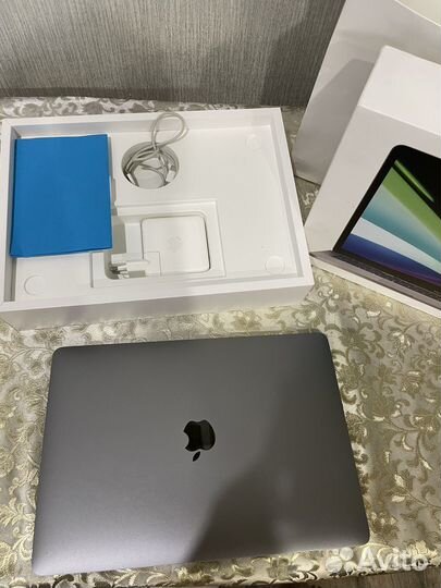Macbook pro 2020 8/256 m1