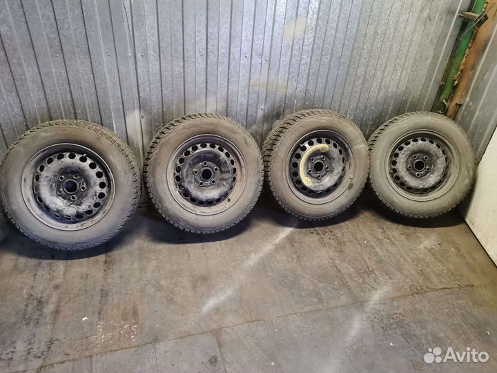 Комплект зимних колес r15