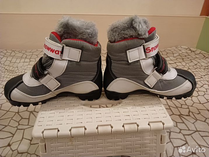 Лыжи 130 см с ботинками р.30-31 и палками 90 см