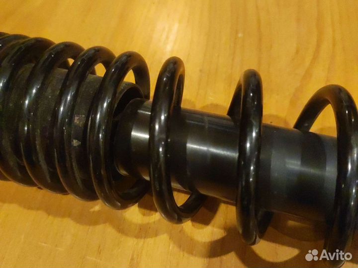 Амортизатор на Ямаху маджести yp250 оригинал бу