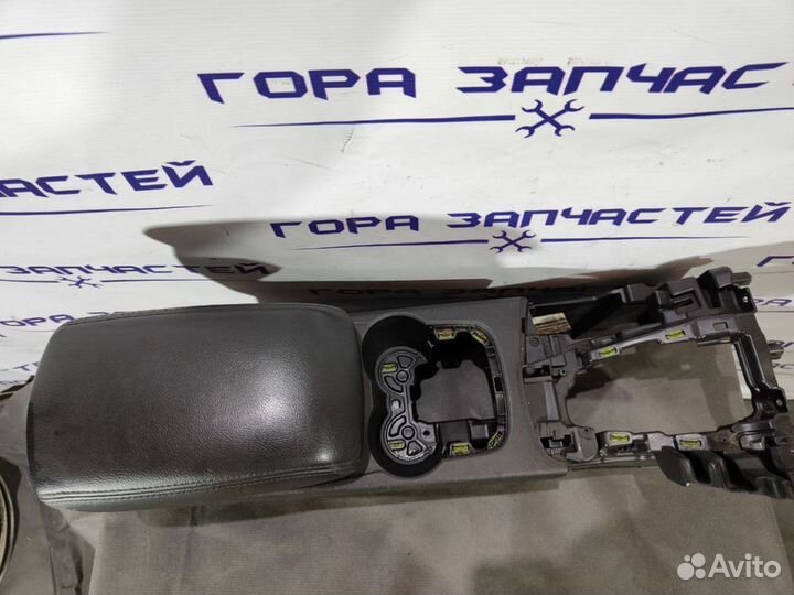 Подлокотник Ford Focus 3