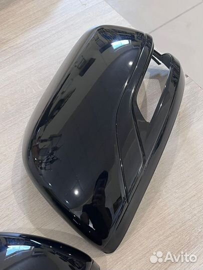 Крышки зеркал Toyota LC200