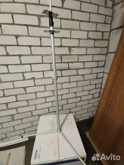 Штатив для экрана проектора