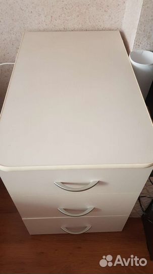 Детская кроватка с маятником и ящиком