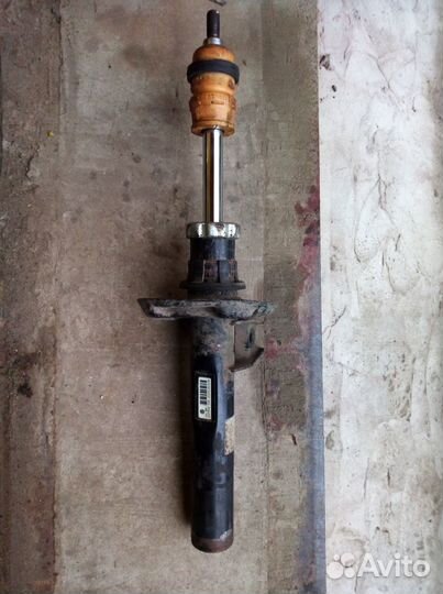 Стойка передняя амортизатор VW Golf 5