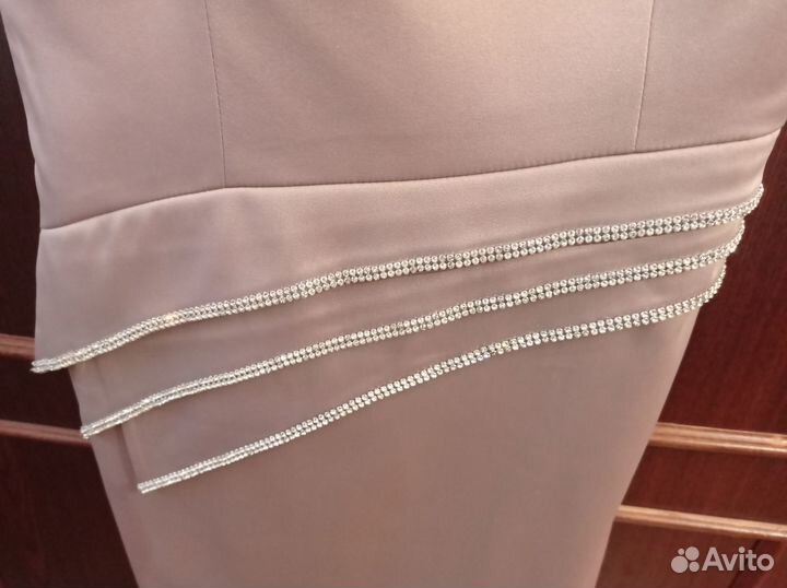 Платье нарядное, новое, р.42