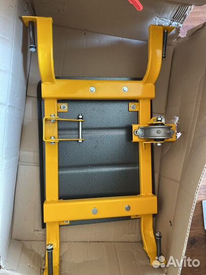 Подрамник раздатки niva