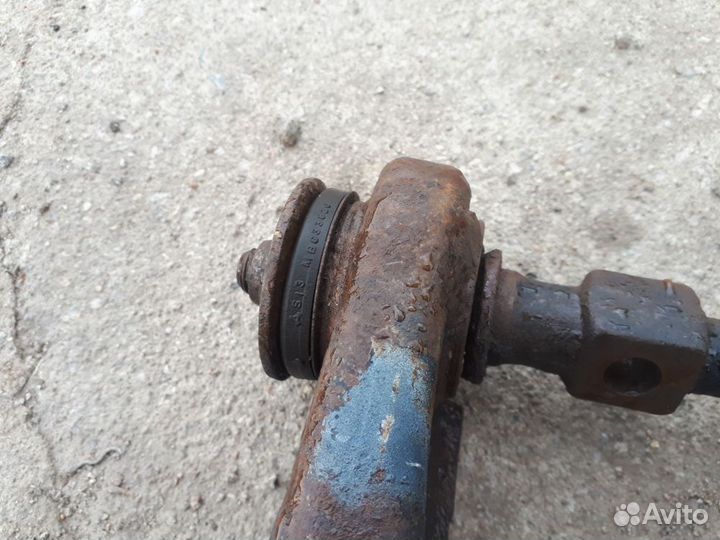 Рычаг передний правый верхний Mitsubishi Pajero 2