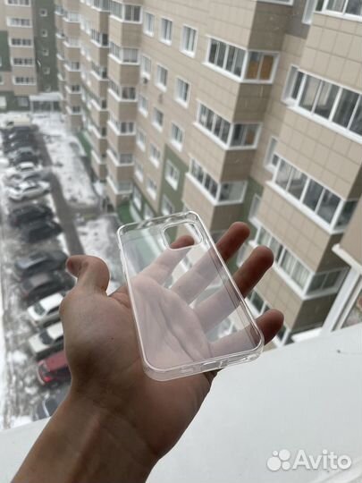Чехол на iPhone 13