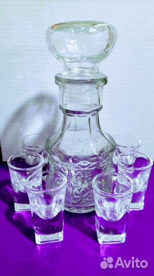 Графин с рюмками