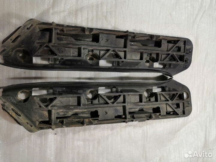 Крепление бампера переднее Volkswagen Touran 1