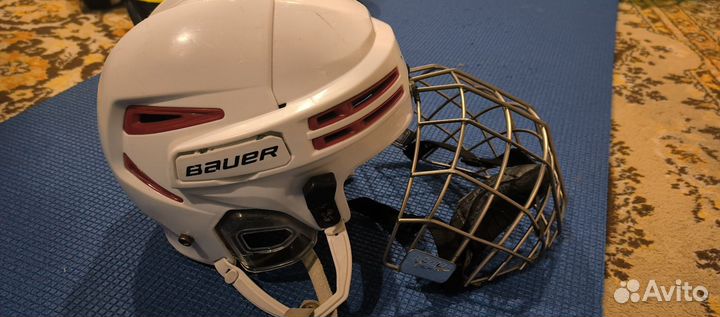 Хоккейный шлем