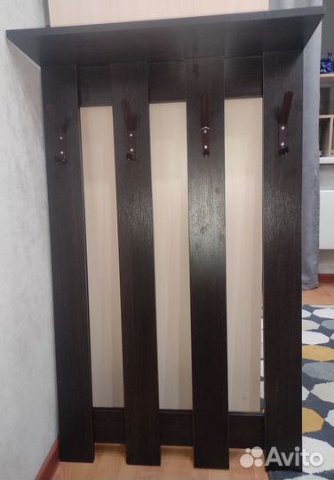 Вешалка настенная в прихожую