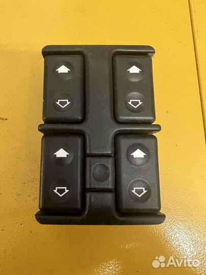 Блок кнопок стеклоподъёмников BMW E32