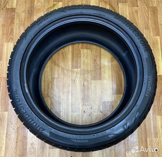 Bridgestone Blizzak DM-V3 295/40 R21