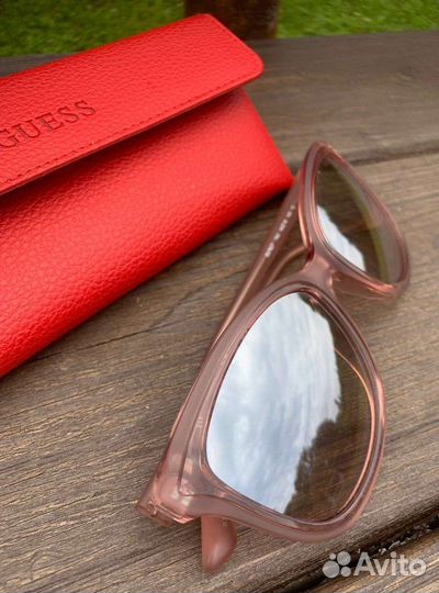 Очки солнцезащитные Guess
