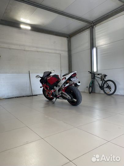 Yamaha YZF R-1